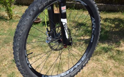 I raggi e i nippli delle ruote delle mountain bike